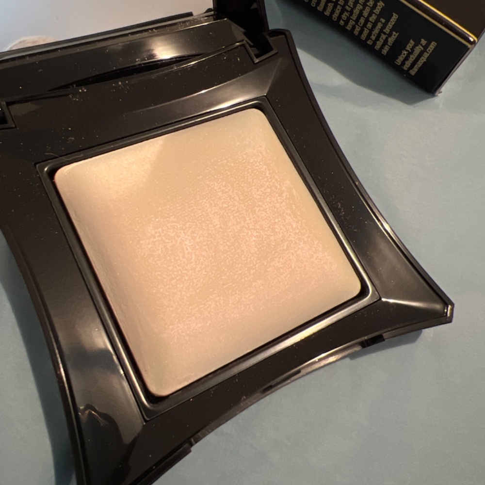 Highlighter Powder - Picture 7 of 7